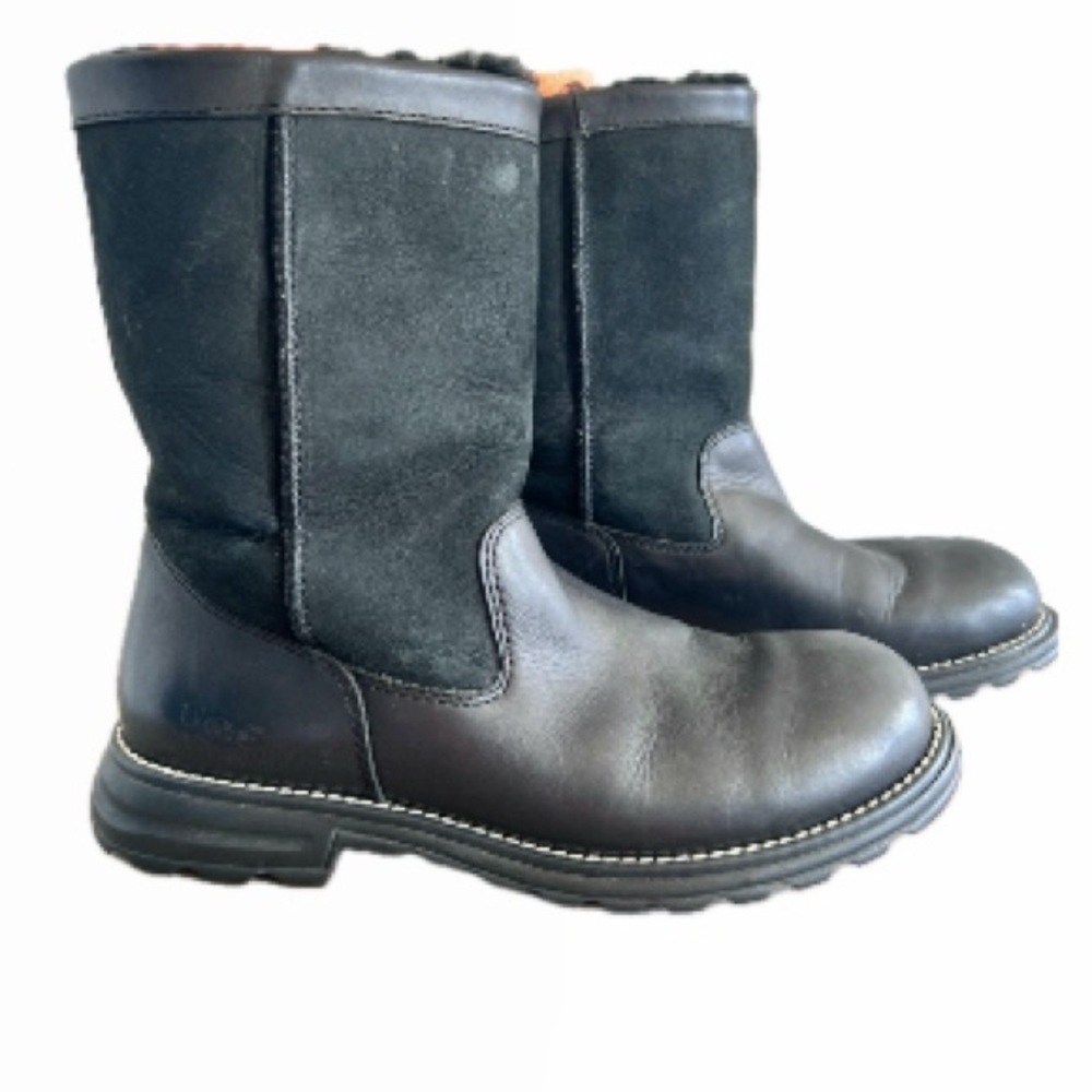 UGG Boots Brooks EUC Size 9
